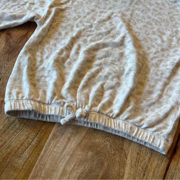 💥2 FOR $15💥 Old Navy Lightweight Animal Print Hoodie - Picture 5 of 9